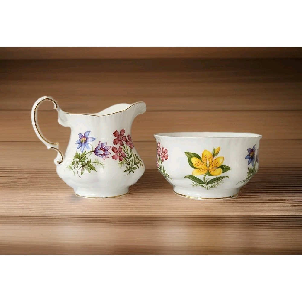 VTG QEII Paragon Fine Bone China Sugar‎ Bowl & Creamer Set "English Flowers" EUC